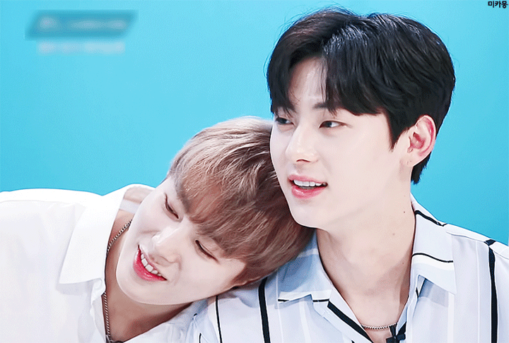 아니 하성운 멤버들 어깨에 기대는거 왤케 귀엽니ㅠㅠㅠ | 인스티즈