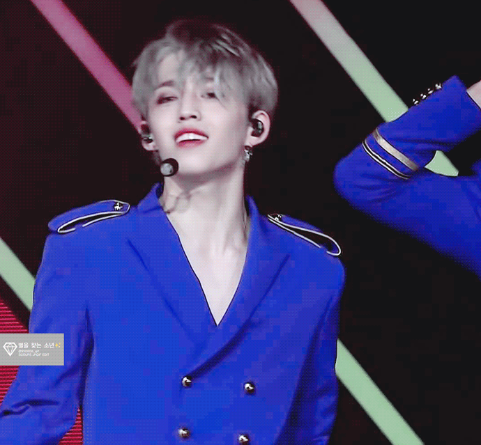 세븐틴 박수활동때 의상 맨몸+자켓이었던거 알지? 이거 에스쿱스 반응 봄?? | 인스티즈