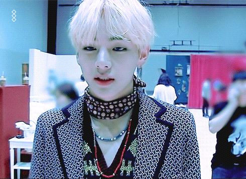 방탄 뷔 모든게 다 투머치인데 그중에서 얼굴이 제일 투머치인 짤 | 인스티즈