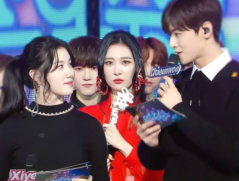 프리스틴 시연 원샷 받으라고 숨는 선미, 청하ㅋㅋㅋㅋㅋ | 인스티즈