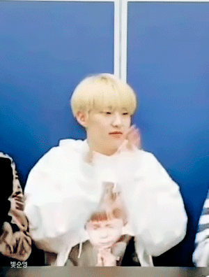 세븐틴 호시 작고 하찮음 모먼트를 넘 사랑해..... | 인스티즈