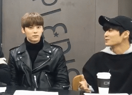 ㄱ 의자는 가만히 있는데 지가 끌어당김 | 인스티즈