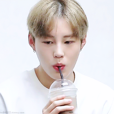 근데 진지하게 하성운은 쌩얼이 더 예뻐서 | 인스티즈