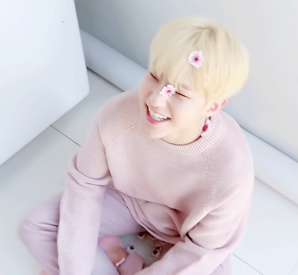 얘 이렇게 생겨서 생활애교 대박이야 | 인스티즈