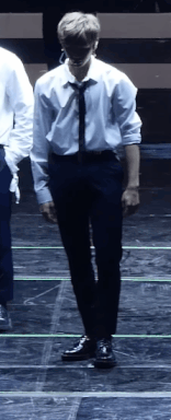 오늘자 강다니엘 청청 패션+무대시작 전 몸풀기 | 인스티즈