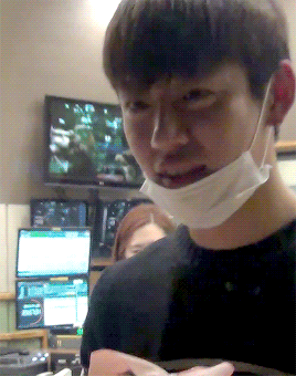 붕어빵 세상 요란하게 먹는 아이돌 | 인스티즈