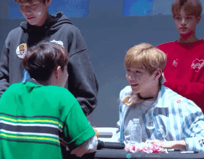 강다니엘 잔망부리는거 어떡하지 진짜? | 인스티즈