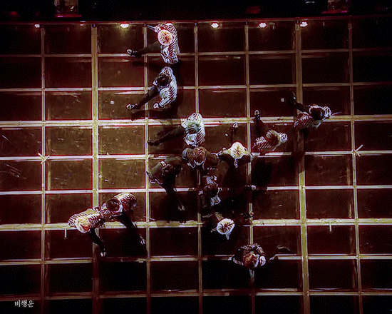 무대를 위에서도 봐야 아는 아이돌 | 인스티즈