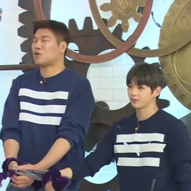 강다니엘 정도면 되게 작은 편 아니야?? | 인스티즈