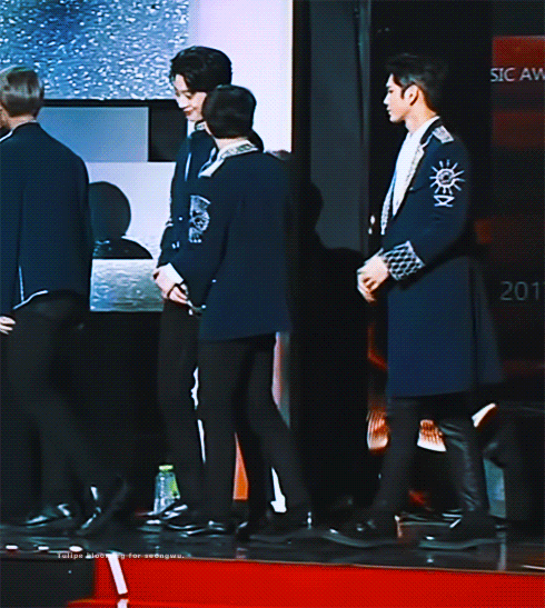 생각해보니까,, 하성운 키 큰 멤버들한테 다 갇혀봤네 | 인스티즈