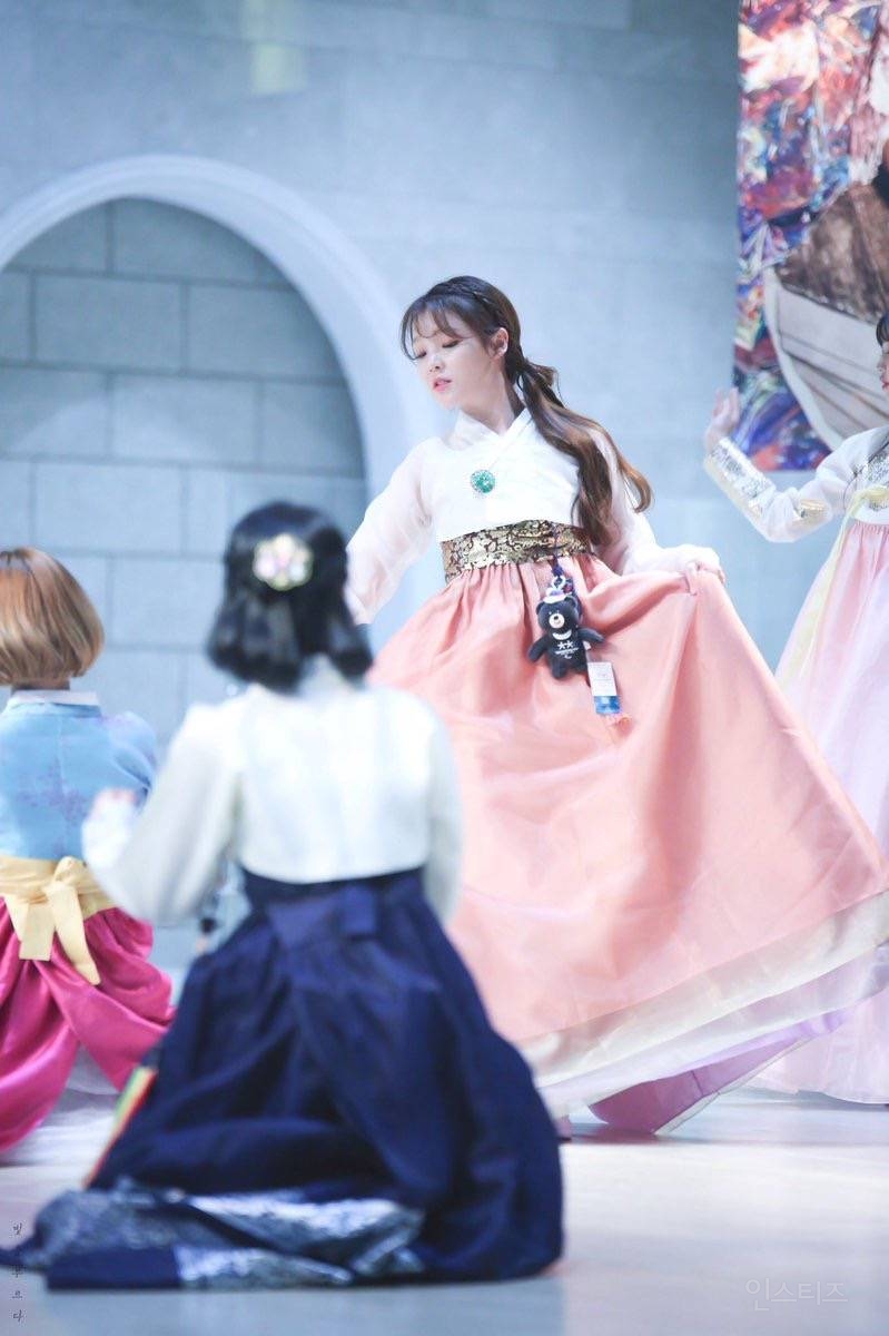 한복 입고 조선시대 양반집 규수들이 된 오마이걸 멤버들.jpg - 인스티즈(instiz) 이슈 카테고리