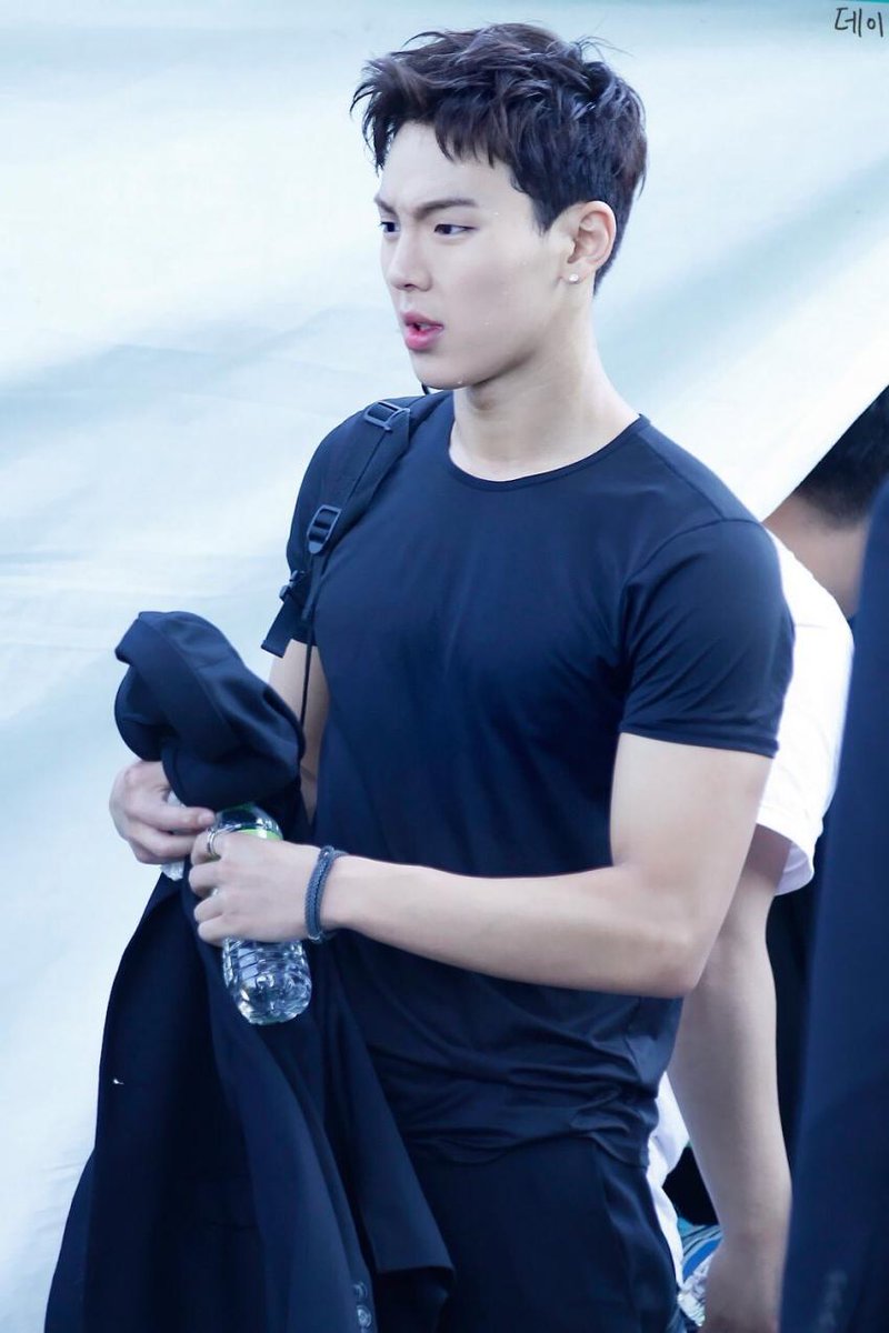 나 타팬인데 요즘 아이봉대신 셔누 피지컬감상으로 눈세척 하잖아... 따흐흑 | 인스티즈