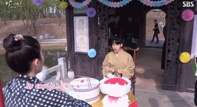 [잡담] ? 백현선배님 너무 귀여우세요. 아기강아지 같으셔서 깜짝 놀랐어요 | 인스티즈