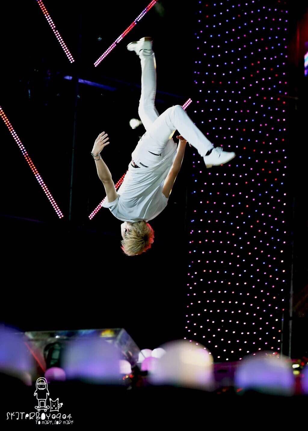 하늘을 나는 마크 | 인스티즈