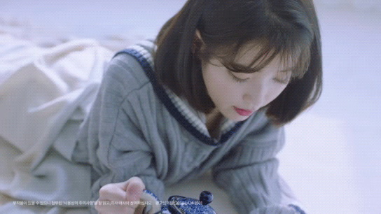 아이유 이 니트 몰까....ㅠㅠㅠ | 인스티즈