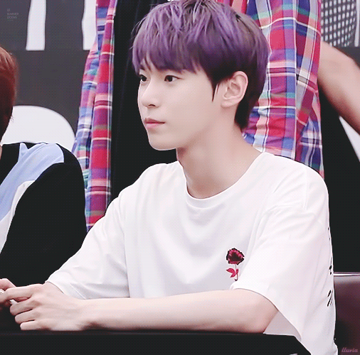 팬들이 한 멤버에게 유독 오바떠는 이유ㅋㅋㅋㅋ.gif | 인스티즈