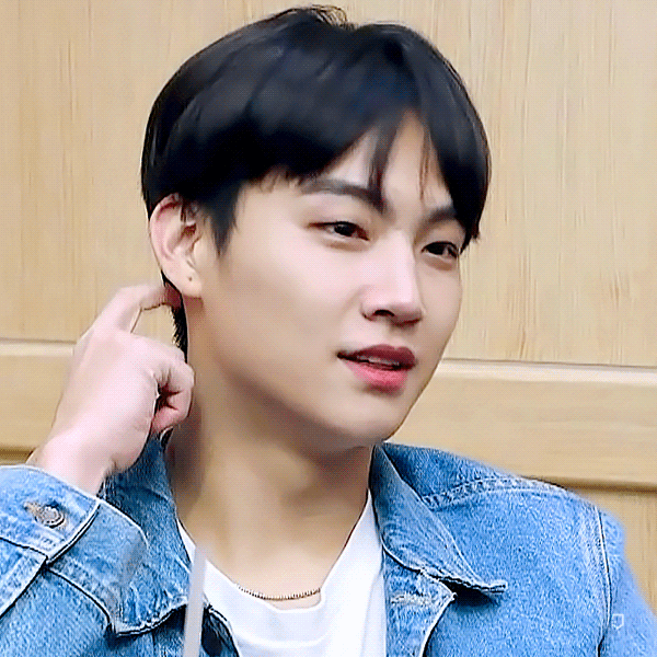 눈웃음 진짜 최고야.. | 인스티즈