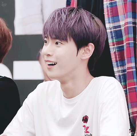 팬들이 한 멤버에게 유독 오바떠는 이유ㅋㅋㅋㅋ.gif | 인스티즈