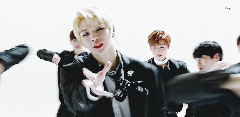 박우진 이때 웃는거 ㄹㅇ 발린다 | 인스티즈