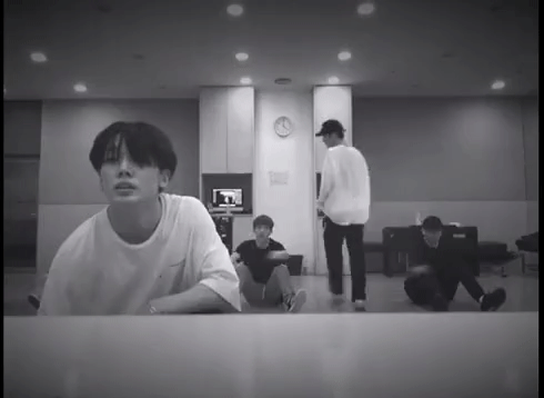 아이콘 고무줄다리기 안무 궁금하면들어와 | 인스티즈