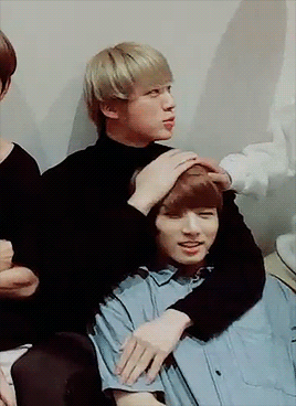 방탄은 막내 조련사 6명과 아기장수 꾹투리로 이루어졌다 | 인스티즈