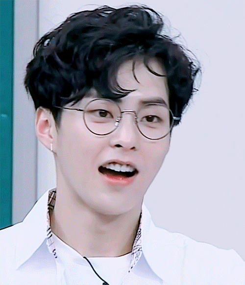 시우민한테 누구세요 하는데 엑소...에 대답 끝나는거 너무 간지나 | 인스티즈