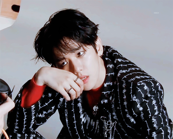 노래도 겁나 잘하고 춤도 겁나 잘 추고 끼 넘치는 아이돌을 파는 기분이란... | 인스티즈