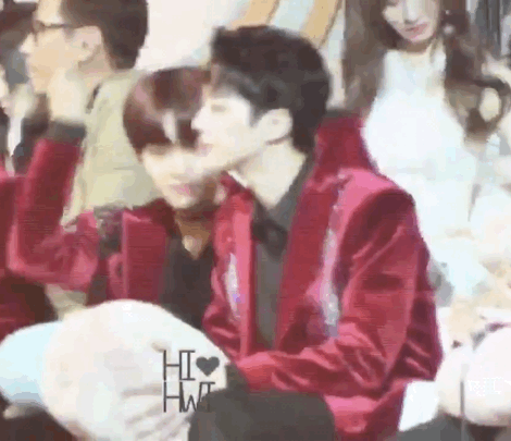 대휘 : 관린아 , 선물이야 ㅎㅎ | 인스티즈