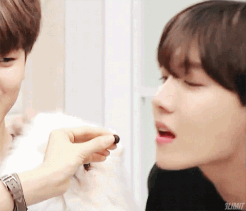 제이홉 사슴이다 vs 다람쥐다 | 인스티즈