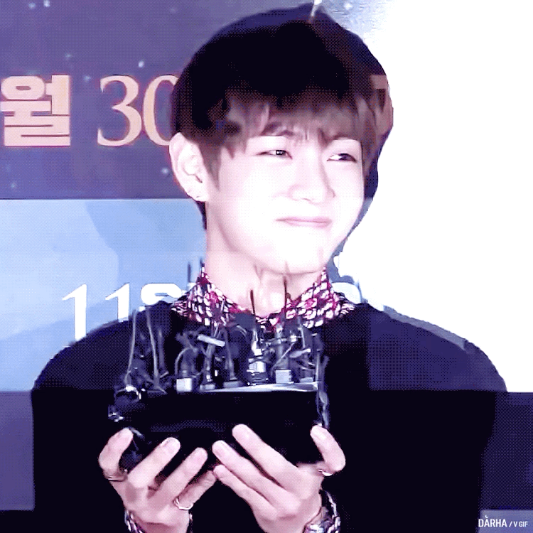 기자들 플래시 세례에도 눈한번 안감는 뷔 | 인스티즈