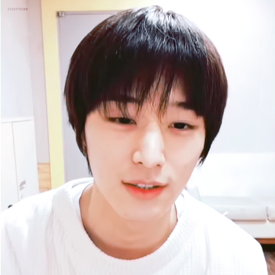 더보이즈 주연 데뷔초 혼자 브이앱할때.jpg | 인스티즈