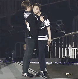 이 짤 볼 때마다 너무 웃기고 귀여움 ㅋㅋㅋㅋ몸은 다 컸는데 ㄹㅇ 어릴때 하던 버릇 같아섴ㅋㅋㅋㅋㅋ | 인스티즈