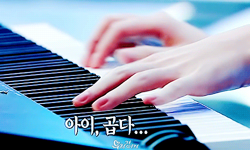 우지 피아노 치는 손 짤 봐 개예쁘다 | 인스티즈