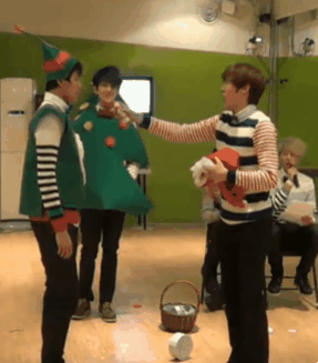 나는 그게 너무 웃겨 오.마이걸 바나나 알러지 원숭이를 제일 잘 커버할것 같은 남돌로 제일 많이 언급되는 그룹이 | 인스티즈