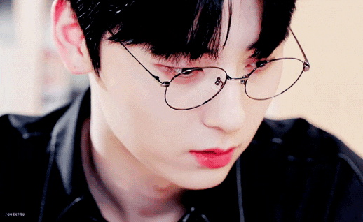 동그리 안경까지 잘어울리는 아이돌 ㄷㄷ....jpg | 인스티즈