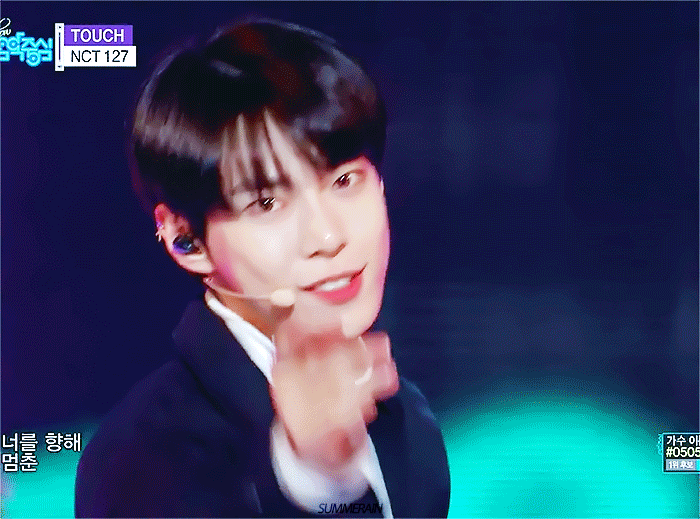 팬들이 한 멤버에게 유독 오바떠는 이유ㅋㅋㅋㅋ.gif | 인스티즈