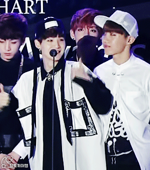 플이 이러니 신인상 타서 신난 애기방탄 두고감 | 인스티즈