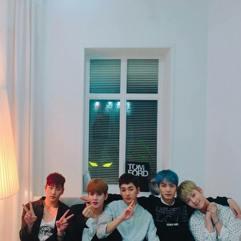 응 황민현 뉴이스트~ | 인스티즈