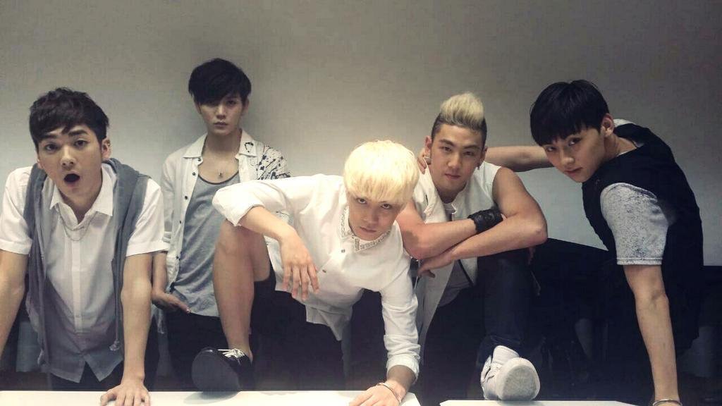 영상으로 봐야 진가를 알지만 사진으로 봐도 대유잼인 뉴이스트 웃음 테라피 모음 ㅋㅋㅋ | 인스티즈