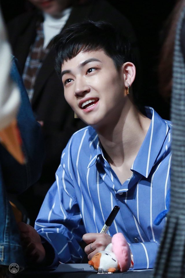 제이비 팬싸에서 팬들 올려다보고 다정하게 보는 모먼트 너무 좋아 설레 ㅠㅠㅠㅠ | 인스티즈