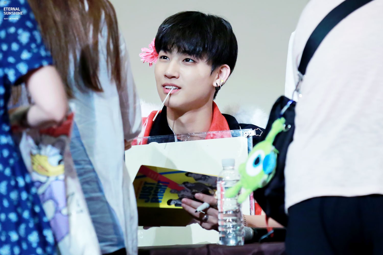 제이비 팬싸에서 팬들 올려다보고 다정하게 보는 모먼트 너무 좋아 설레 ㅠㅠㅠㅠ | 인스티즈