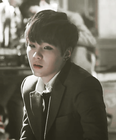 [방탄소년단/민윤기] 두개의 달: 신과 연 그리고 운명 00 | 인스티즈