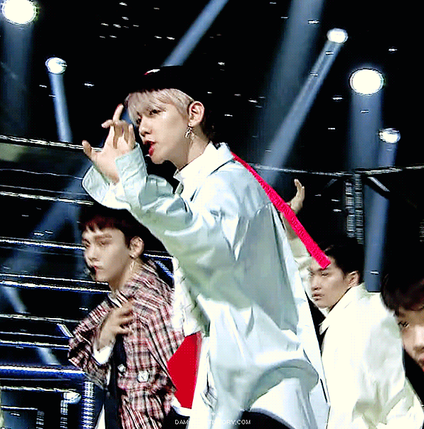 백현 무대짤 턴다 | 인스티즈