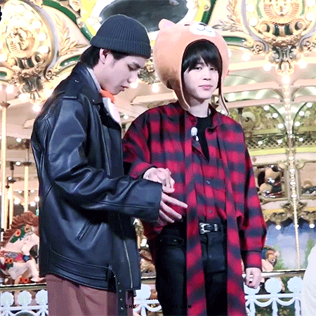 ㄱ 태형이 엄지손가락잡는데 지민이 한손 다쓴다... | 인스티즈