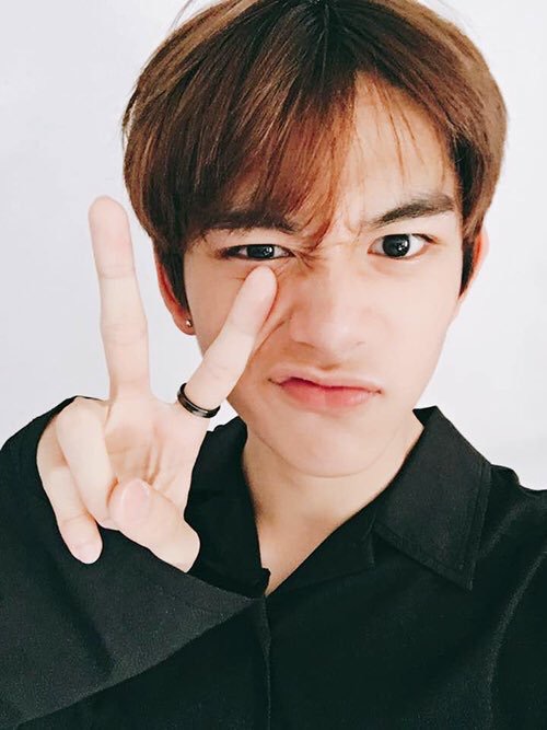 이게 바로 이때싶이지! 루카스 황늠름 황쉬시 황욱희 웡요케이 얼굴 한번씩 보고가세여💚 | 인스티즈