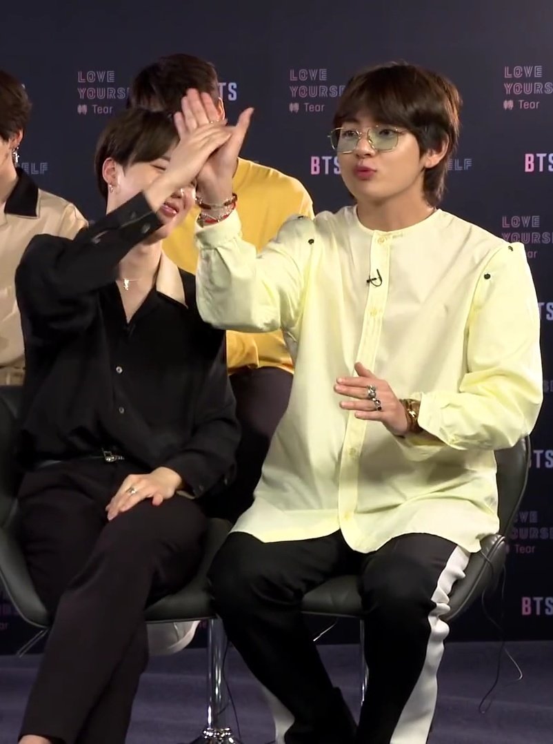 ㄱ 태형이 엄지손가락잡는데 지민이 한손 다쓴다... | 인스티즈