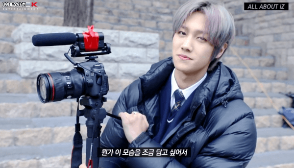 카메라 들고 빙구미 터지는 IZ 현준 | 인스티즈