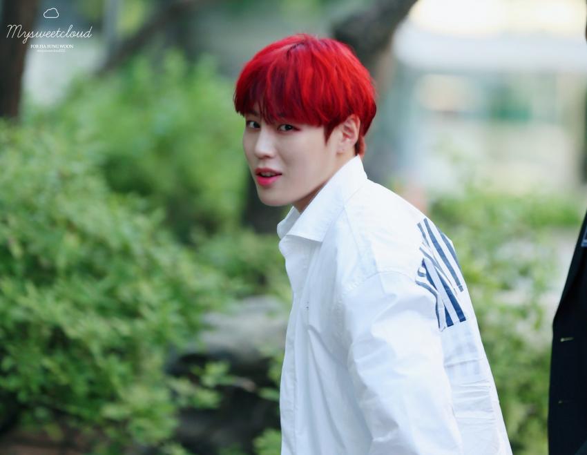 아직도 신기한 거 하성운 정글에서 돌아오고 첫 스케줄 때 얼굴 | 인스티즈