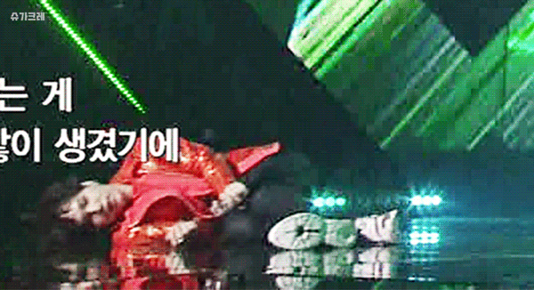 무대에서 자는 슈가... | 인스티즈