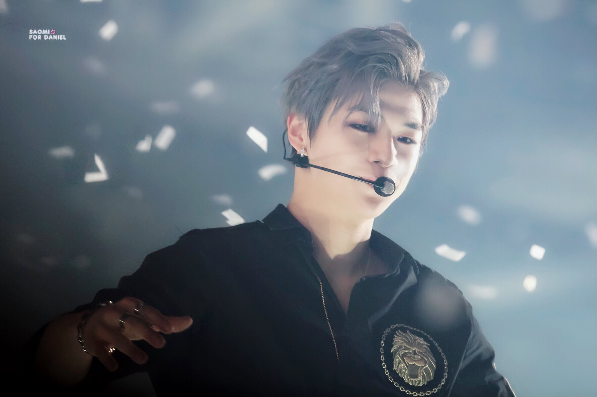 강다니엘 쏘 스윗💙🖤 | 인스티즈
